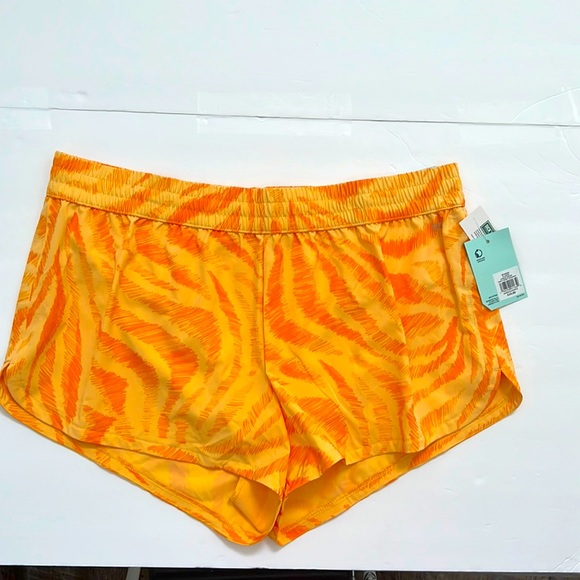 DSG Women’s Stride Shorts - Picture 1 of 4